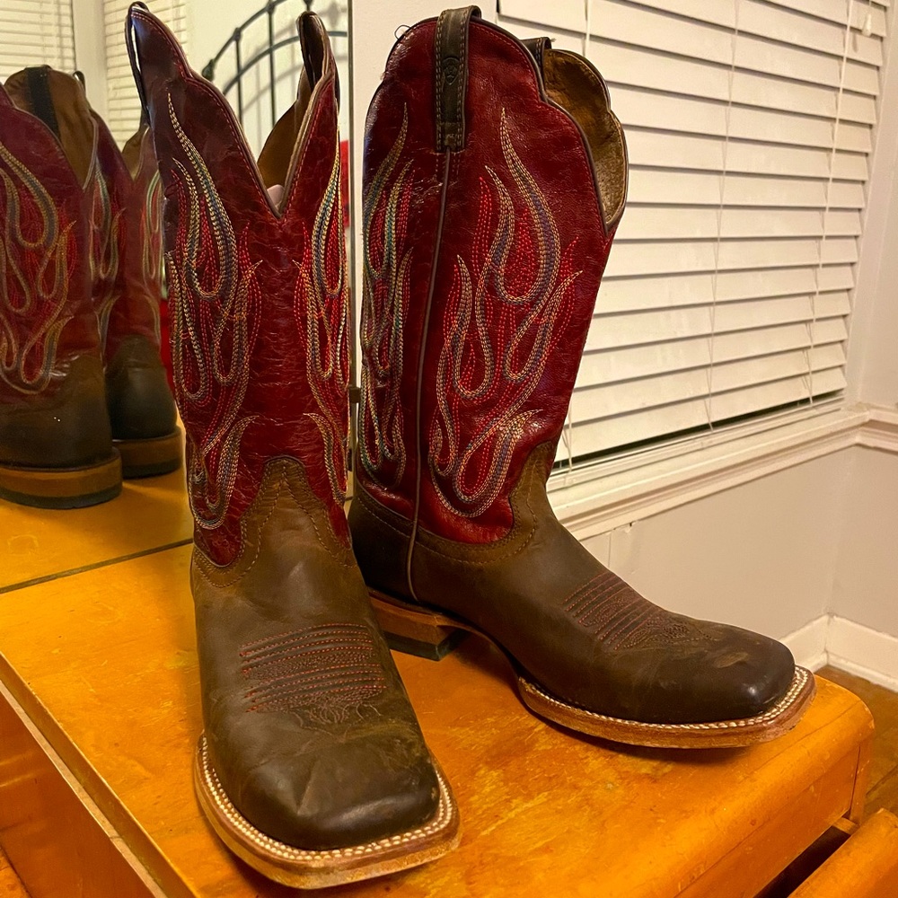 Ariat women’s cowgirl boots